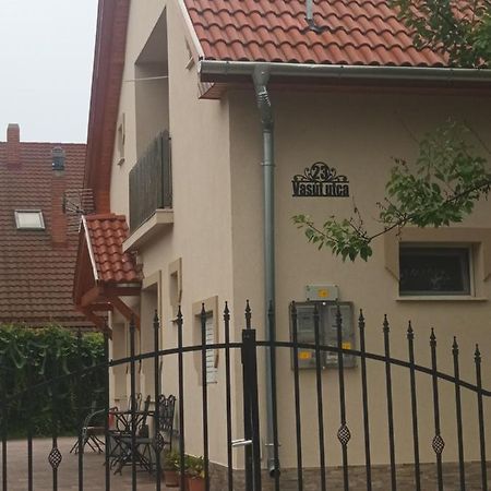 Napsugar Apartmanhaz Balatonlelle Eksteriør billede