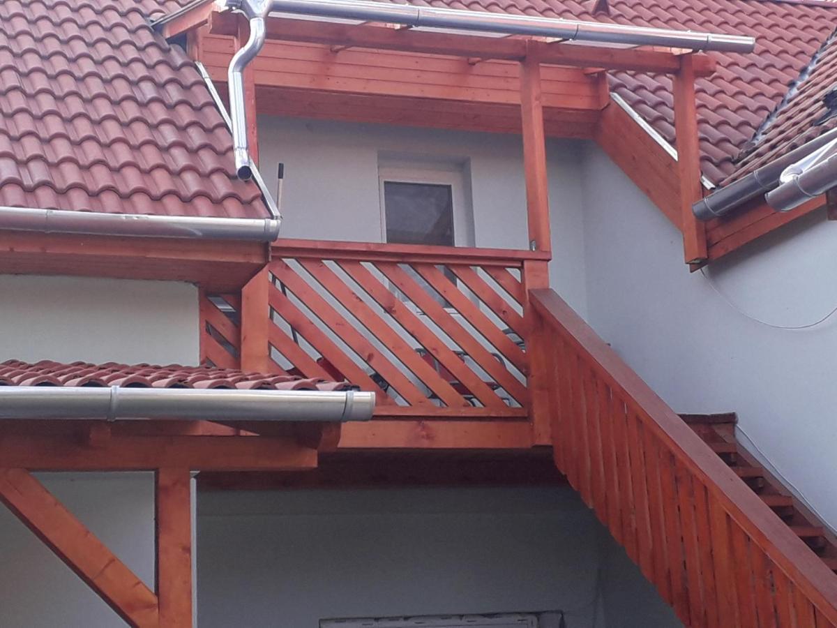 Napsugar Apartmanhaz Balatonlelle Eksteriør billede
